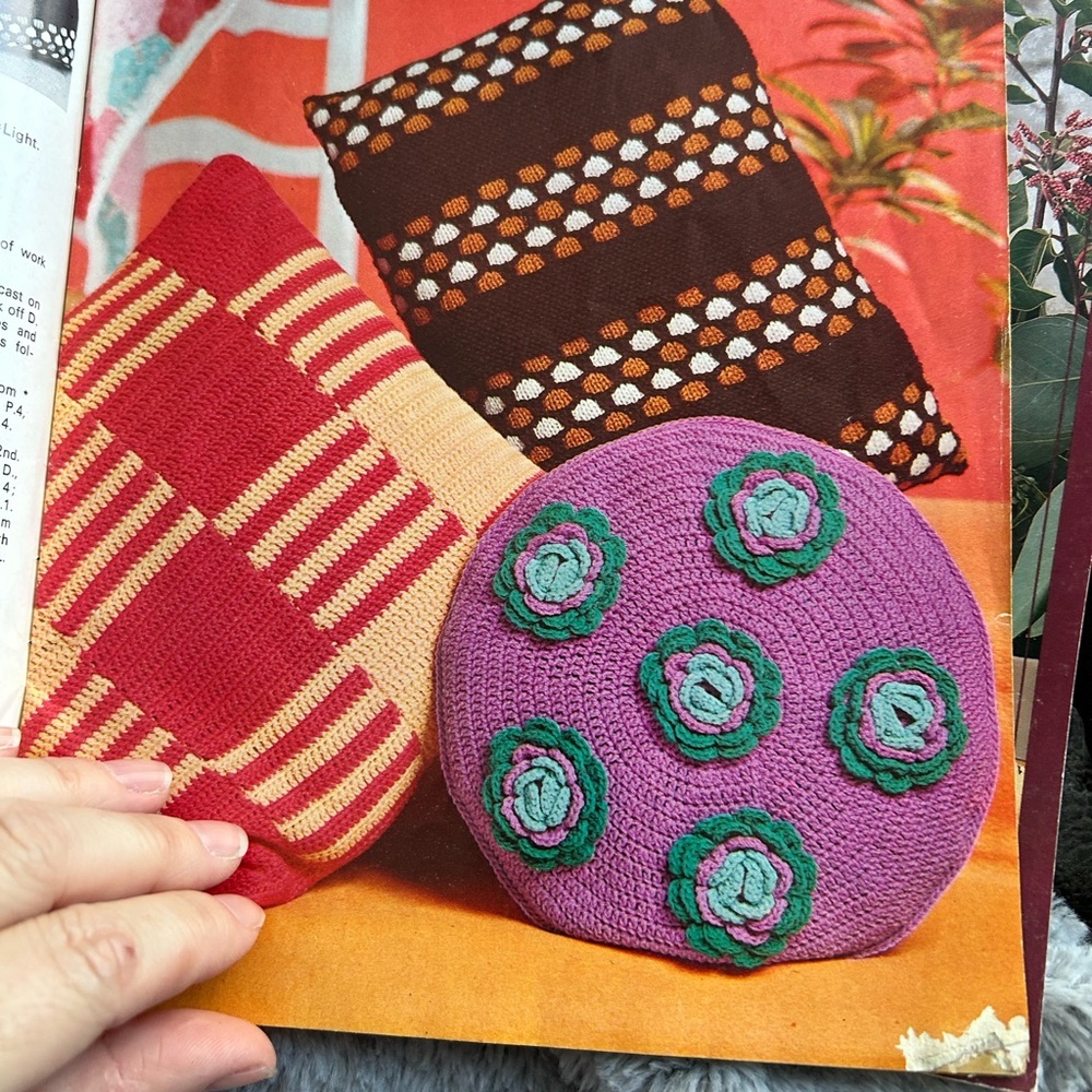 🔥$2 PATONS 172 Colorful Knitted Toy Collection knit patterns - Picture 4 of 8